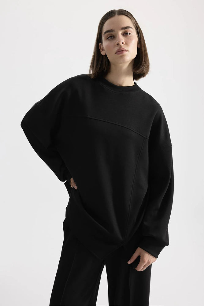 Assymetrical Knitted Sweatshirt